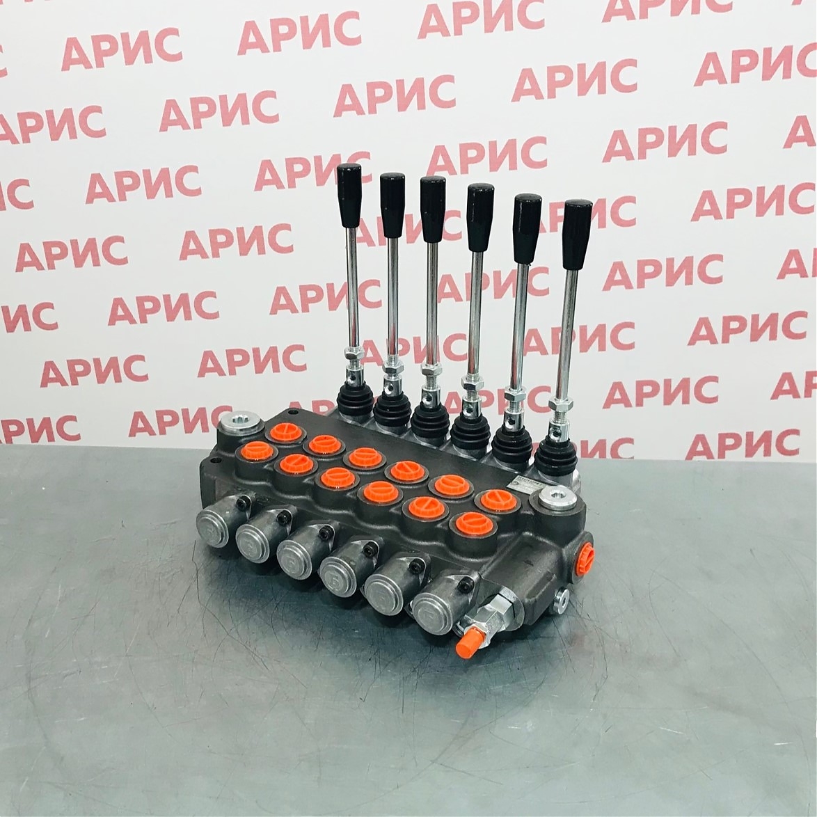 Шестисекционный гидрораспределитель 06Z80 1A1A1A1A1A1A1 GKZ1 Бъдещност — общий вид