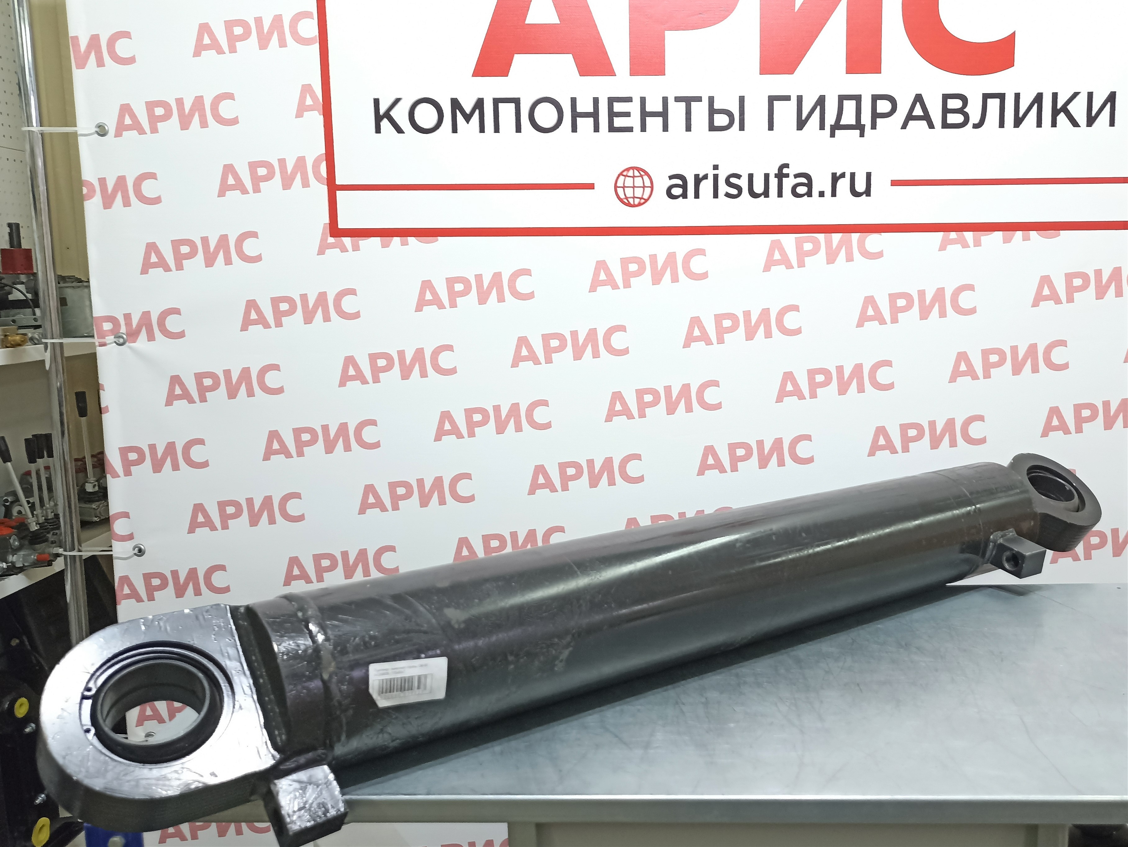Гидравлический цилиндр выносной стрелы СФ-65 94268808 (115х60х707)