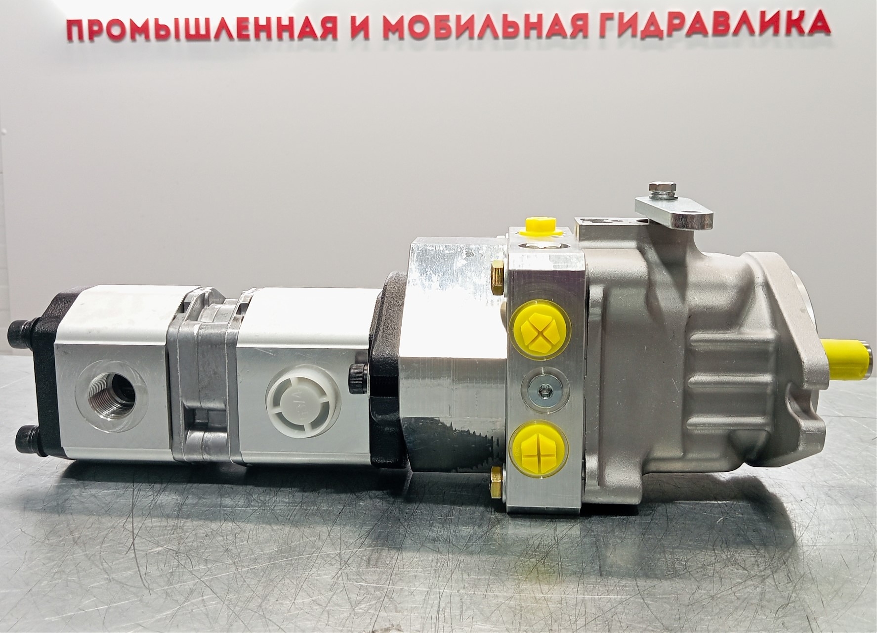 Насос аксиально-поршневой HZA-21(tandem pump, 21ml/r,with gear pump 16ml/r + 10ml/r)
